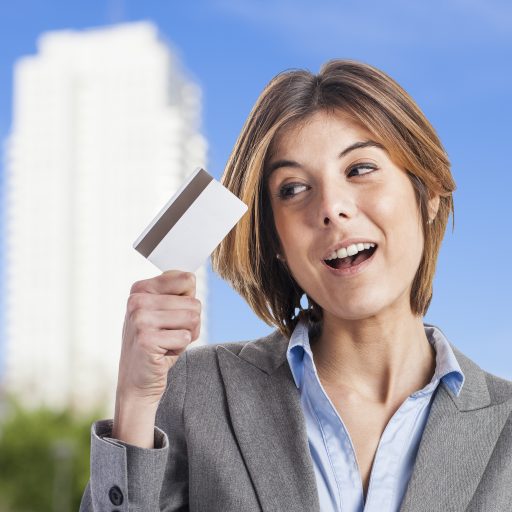 Куда вкладывать деньги: в недвижимость или во вклады