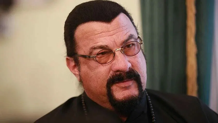 Стивен Сигал прощается с Рублёвкой: знаменитый актер выставил на продажу свой особняк