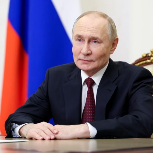 Путин поручил утвердить план восстановления старинных зданий в каждом регионе РФ